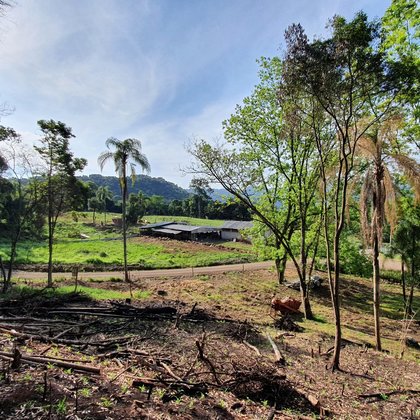 Área de terras com poço e linda paisagem à venda em Picada Café-RS.